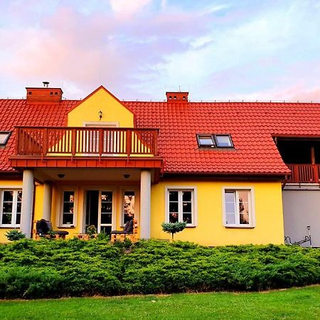 Big Yellow House Gorki Wielkie Exterior foto